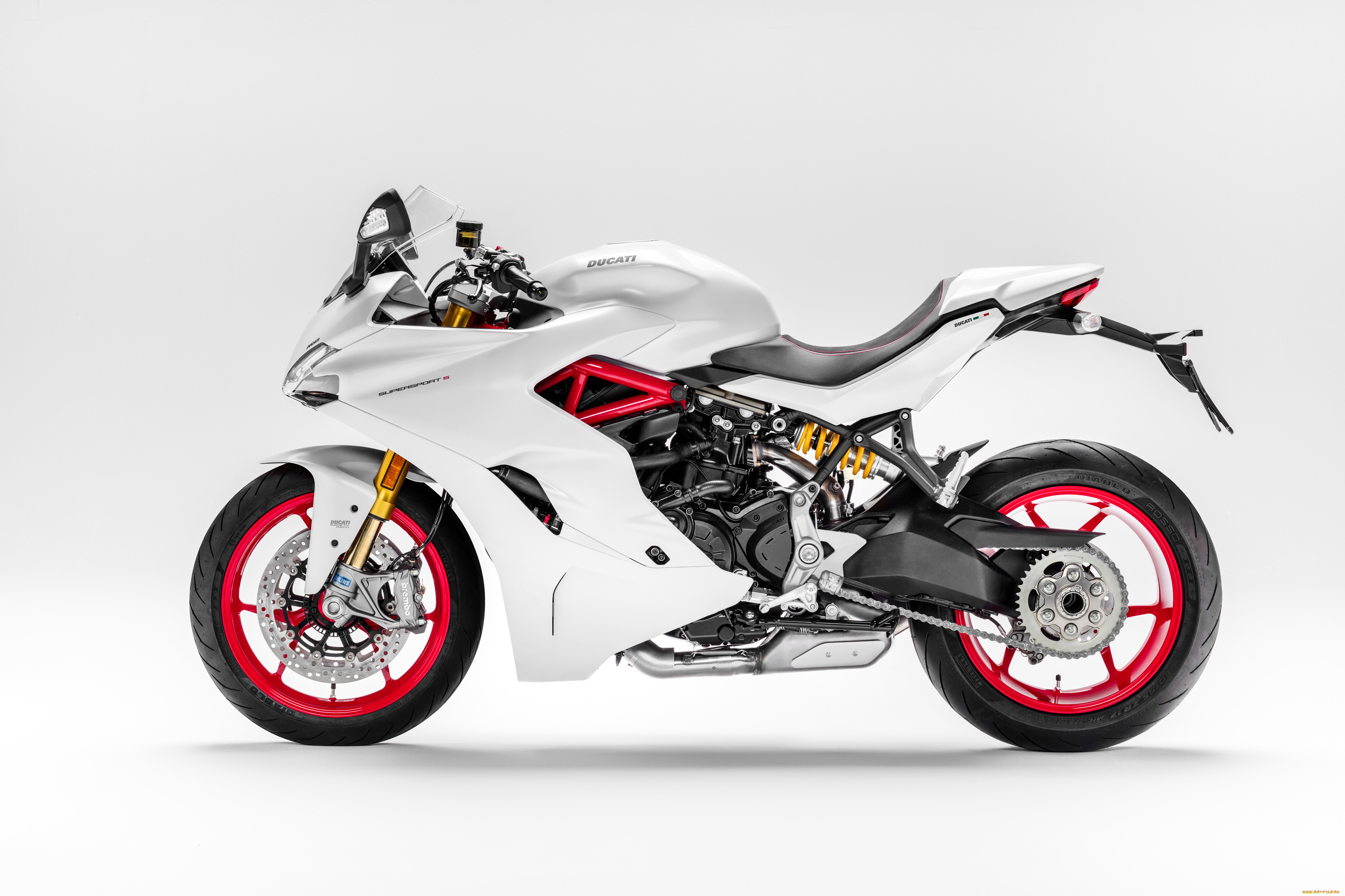 White s sport. Ducati Supersport. Ducati Supersport s. Ducati Supersport s 2020. Ducati Supersport Akrapovic.